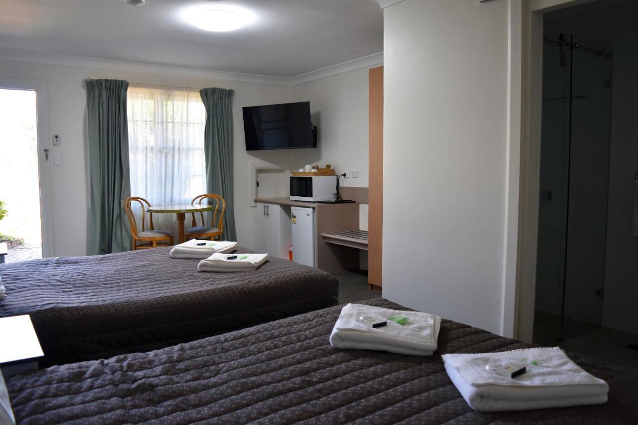 Ten Dollar Town Motel Гулгонг Екстериор снимка
