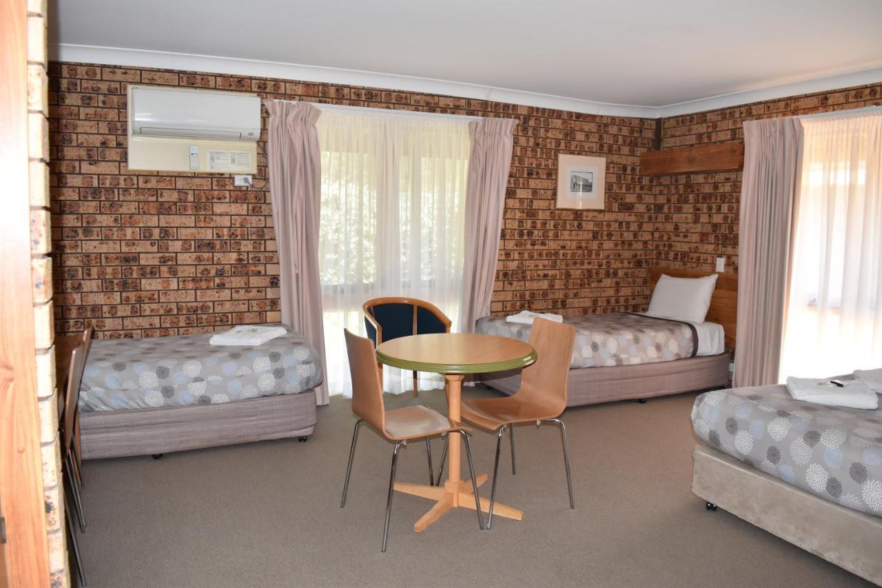 Ten Dollar Town Motel Гулгонг Екстериор снимка