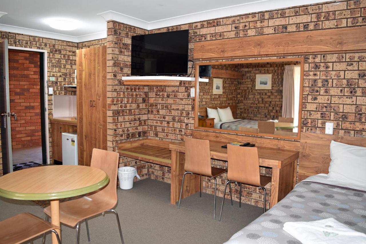Ten Dollar Town Motel Гулгонг Екстериор снимка