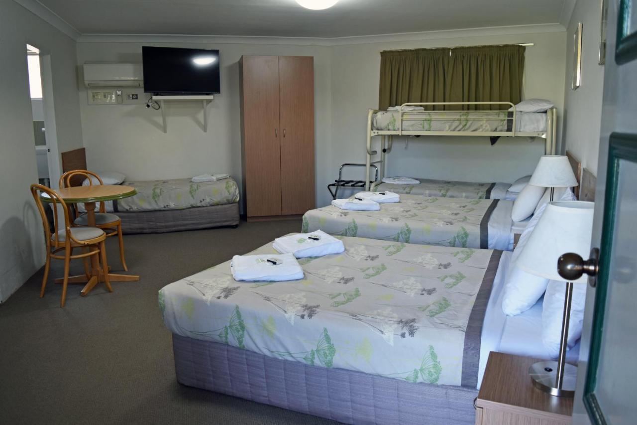 Ten Dollar Town Motel Гулгонг Екстериор снимка