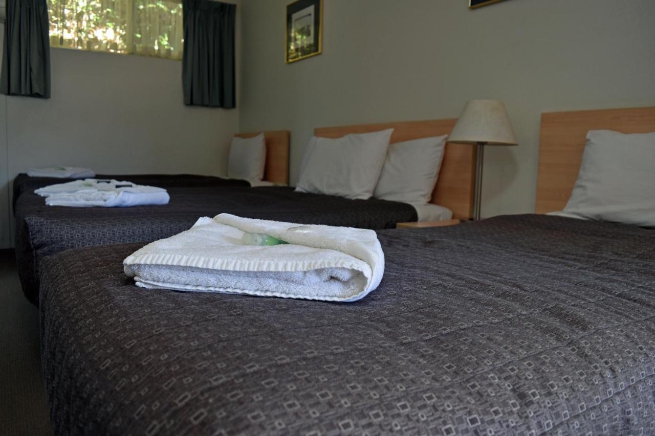 Ten Dollar Town Motel Гулгонг Екстериор снимка