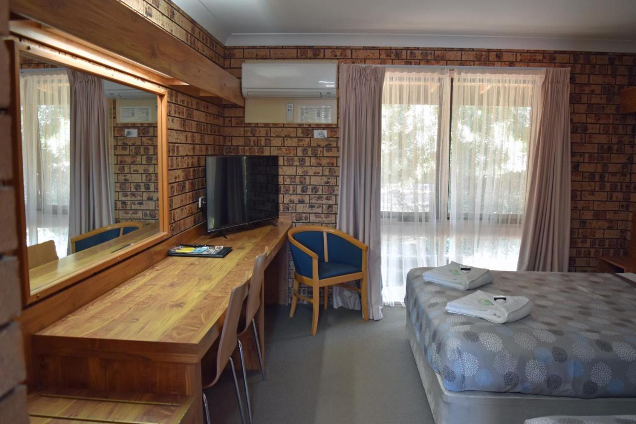 Ten Dollar Town Motel Гулгонг Екстериор снимка