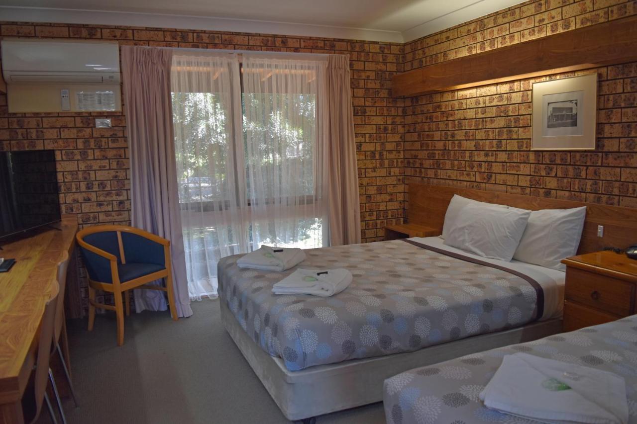 Ten Dollar Town Motel Гулгонг Екстериор снимка